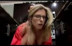 Porno incesto sobrinho safado comendo titia gostosa na cozinha