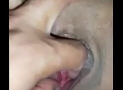 Video porno com novinha dando cu e tocando siririca